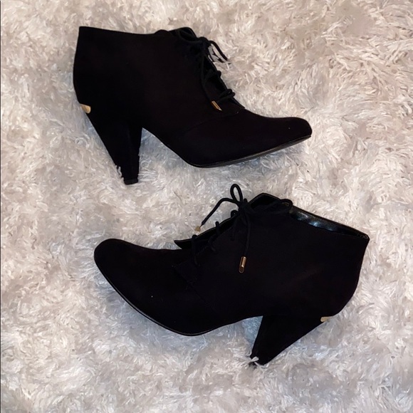 Little Lace Up Black Booties 💛 - Picture 1 of 4